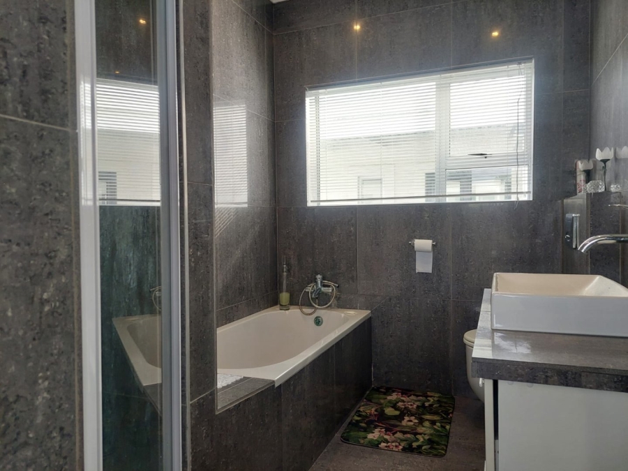 4 Bedroom Property for Sale in Stilbaai Wes Western Cape